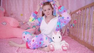 Fuck-hungry Daddy Fingers Virgin Daughter's Tight Pussy, Moaning Hard!