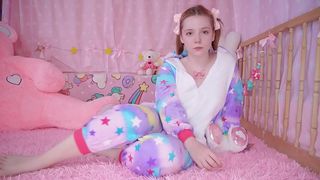 Fuck-hungry Daddy Fingers Virgin Daughter's Tight Pussy, Moaning Hard!