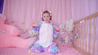 Fuck-hungry Daddy Fingers Virgin Daughter's Tight Pussy, Moaning Hard!