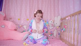 Fuck-hungry Daddy Fingers Virgin Daughter's Tight Pussy, Moaning Hard!