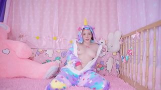 Fuck-hungry Daddy Fingers Virgin Daughter's Tight Pussy, Moaning Hard!