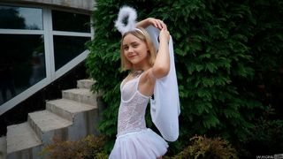 Busty Babe Gives Epic Titjob and Deep Throat Before Taking Cum in Mouth!