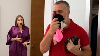 Britney Amber Seduces Paparazzo Keiran Lee in Wild Home Invasion Porn